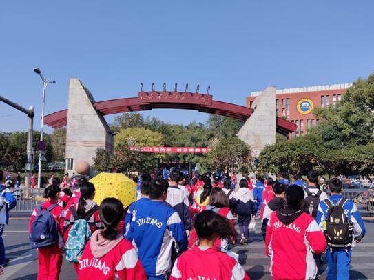 二三线中产妈妈：这块屏让北京教育资源触手可及