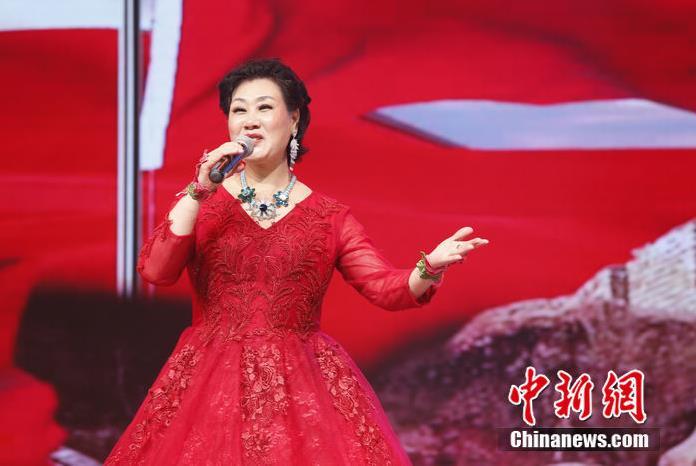 独唱《我和我的祖国》